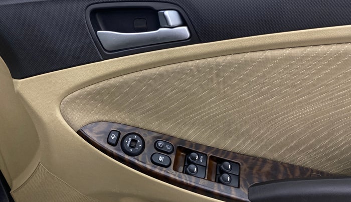 2015 Hyundai Verna FLUIDIC 1.6 CRDI S(O) 4S, Diesel, Manual, 99,327 km, Driver Side Door Panels Control