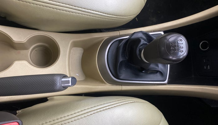 2015 Hyundai Verna FLUIDIC 1.6 CRDI S(O) 4S, Diesel, Manual, 99,327 km, Gear Lever