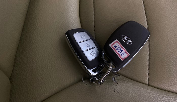 2015 Hyundai Verna FLUIDIC 1.6 CRDI S(O) 4S, Diesel, Manual, 99,327 km, Key Close Up