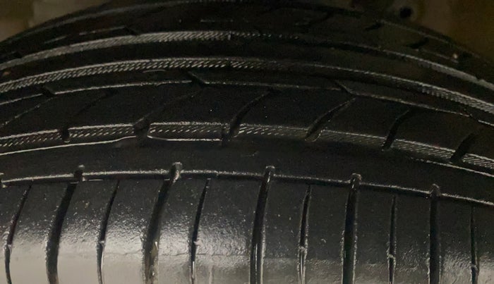 2016 Honda Amaze 1.2L I-VTEC VX AT, Petrol, Automatic, 39,212 km, Left Front Tyre Tread