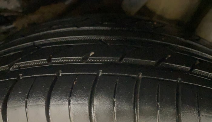 2016 Honda Amaze 1.2L I-VTEC VX AT, Petrol, Automatic, 39,212 km, Left Rear Tyre Tread