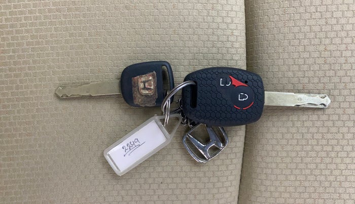 2016 Honda Amaze 1.2L I-VTEC VX AT, Petrol, Automatic, 39,212 km, Key Close Up