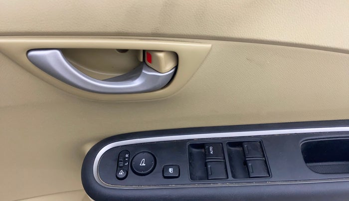 2016 Honda Amaze 1.2L I-VTEC VX AT, Petrol, Automatic, 39,212 km, Driver Side Door Panels Control