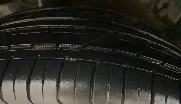 2016 Honda Amaze 1.2L I-VTEC VX AT, Petrol, Automatic, 39,212 km, Right Rear Tyre Tread