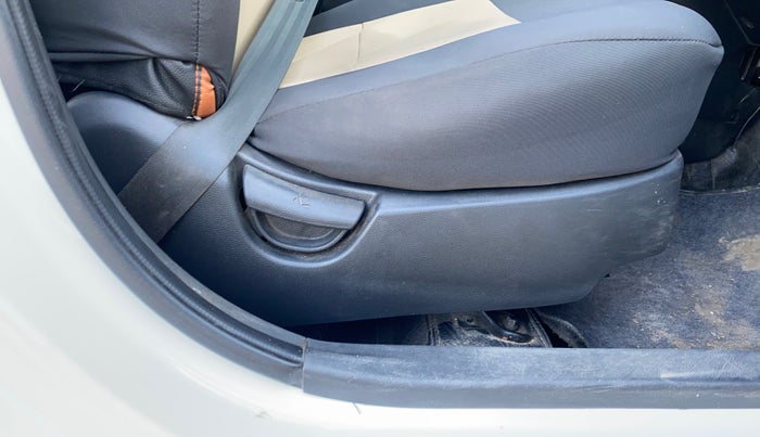 2017 Hyundai Grand i10 SPORTZ 1.2 KAPPA VTVT, Petrol, Manual, 97,124 km, Driver Side Adjustment Panel