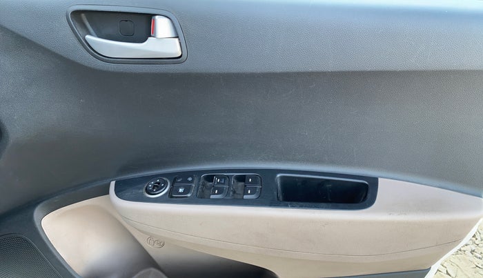 2017 Hyundai Grand i10 SPORTZ 1.2 KAPPA VTVT, Petrol, Manual, 97,124 km, Driver Side Door Panels Control