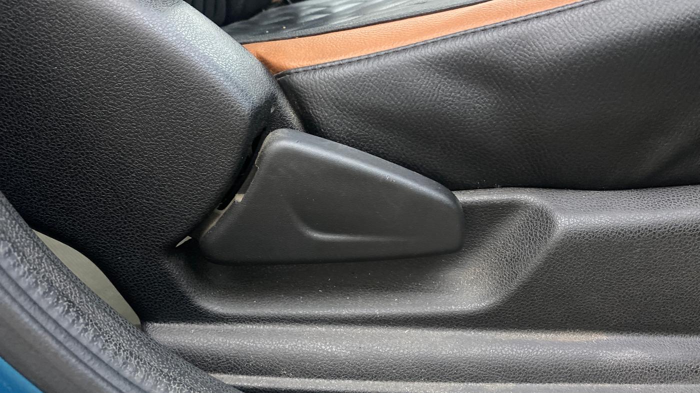 2019 Renault Kwid CLIMBER 1.0 AMT (O), Petrol, Automatic, 36,587 km, Driver Side Adjustment Panel