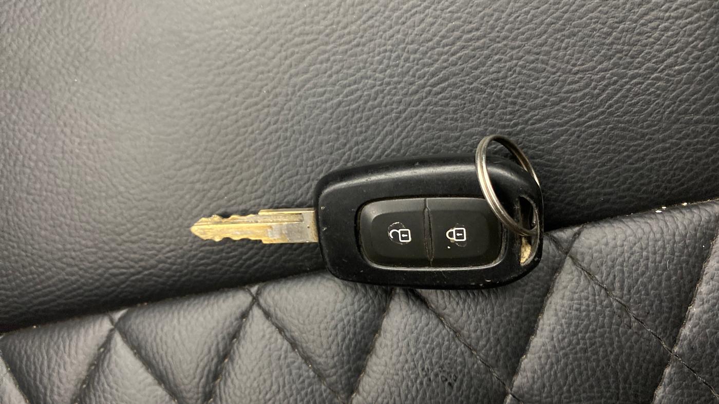 2019 Renault Kwid CLIMBER 1.0 AMT (O), Petrol, Automatic, 36,587 km, Key Close Up