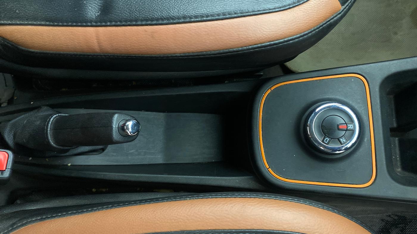 2019 Renault Kwid CLIMBER 1.0 AMT (O), Petrol, Automatic, 36,587 km, Gear Lever