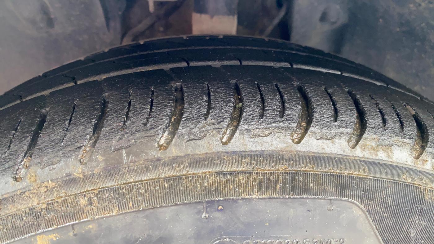 2021 Tata ALTROZ XZ PETROL, Petrol, Manual, 21,563 km, Left Front Tyre Tread