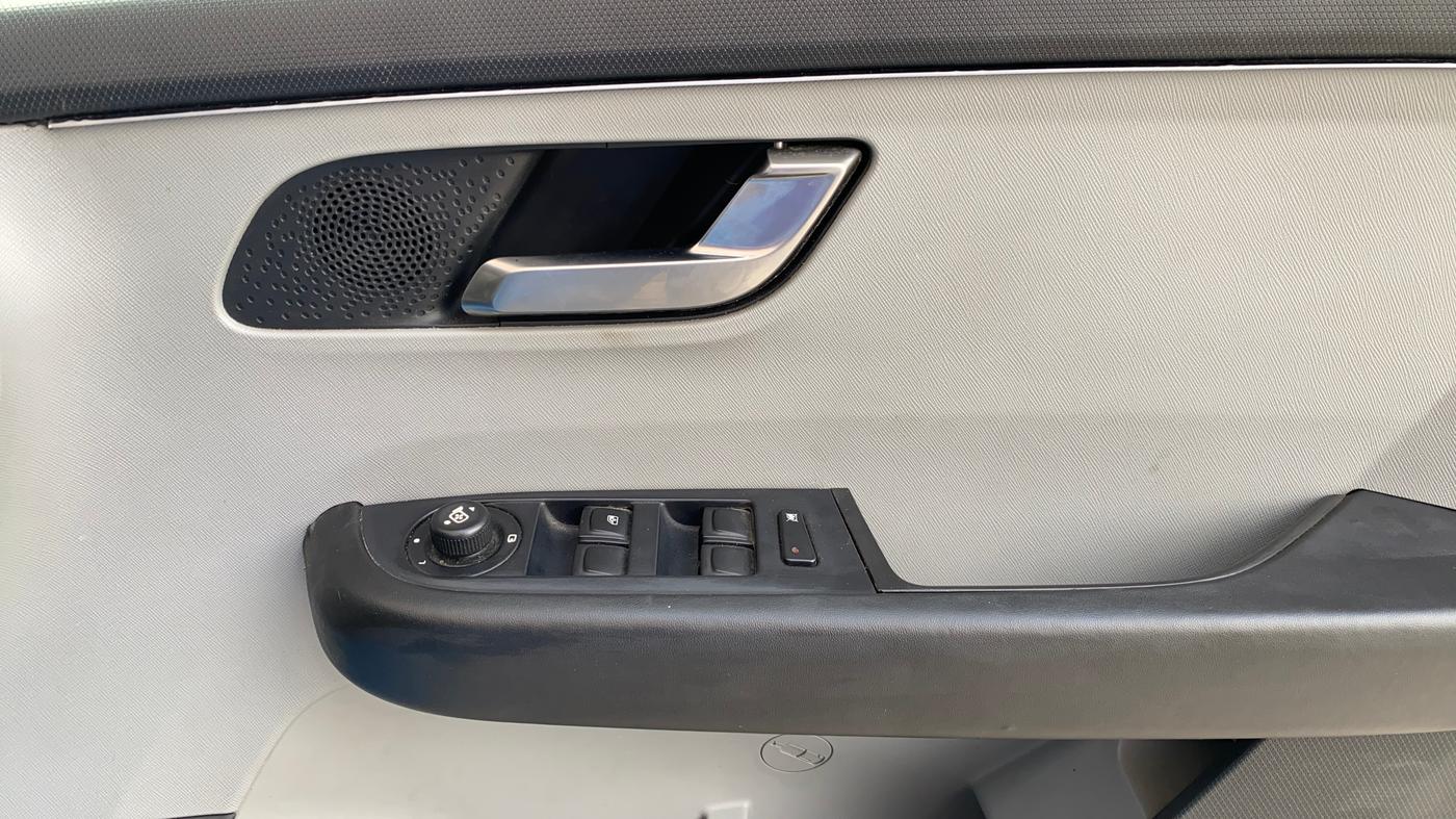 2021 Tata ALTROZ XZ PETROL, Petrol, Manual, 21,563 km, Driver Side Door Panels Control