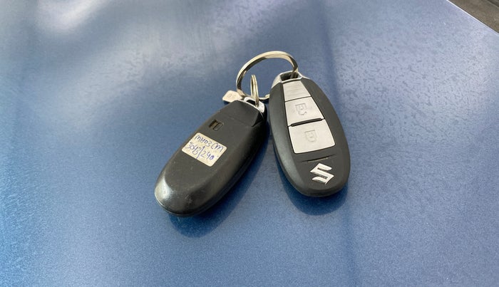 2017 Maruti Baleno ZETA PETROL 1.2, Petrol, Manual, 73,304 km, Key Close Up