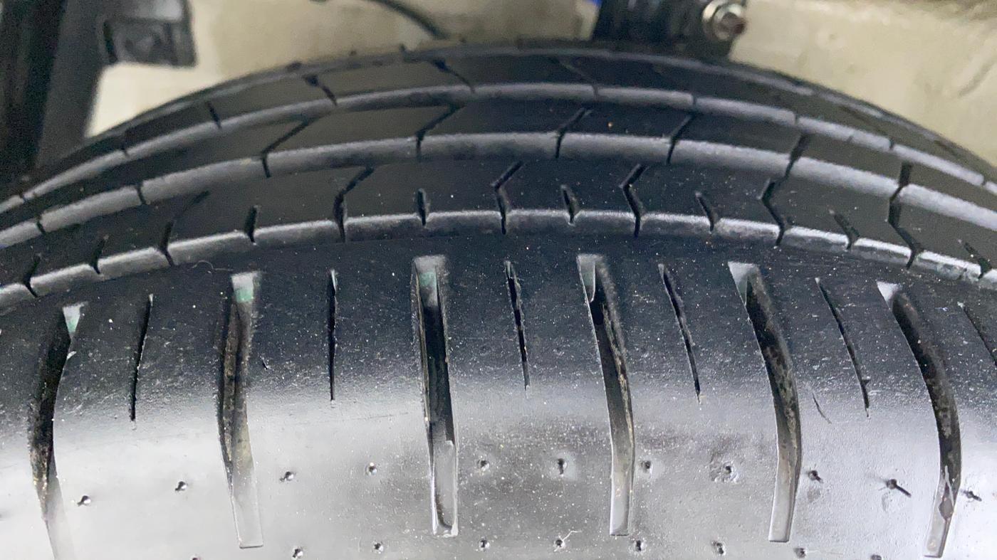 2021 Maruti Ciaz ALPHA 1.5 AT SHVS, Petrol, Automatic, 2,560 km, Left Front Tyre Tread