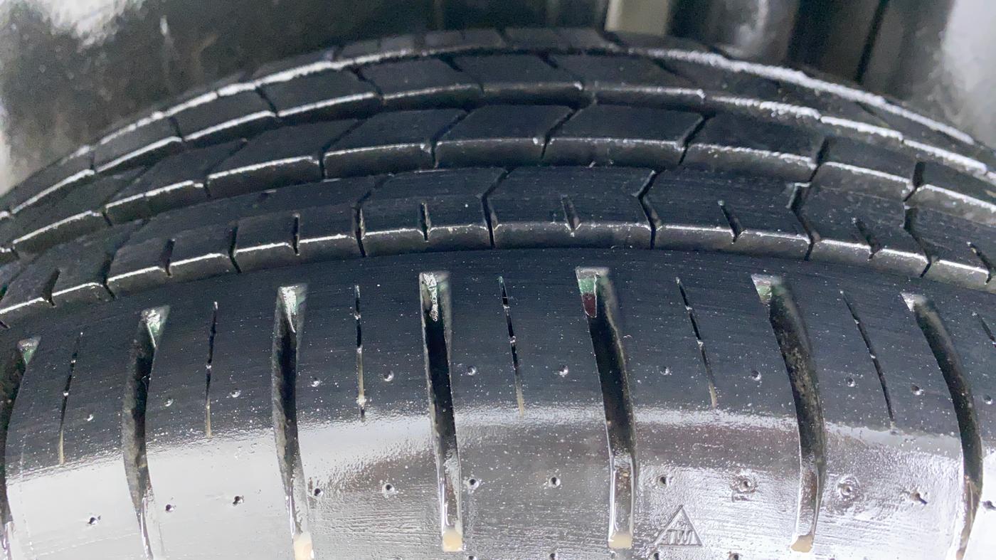 2021 Maruti Ciaz ALPHA 1.5 AT SHVS, Petrol, Automatic, 2,560 km, Left Rear Tyre Tread