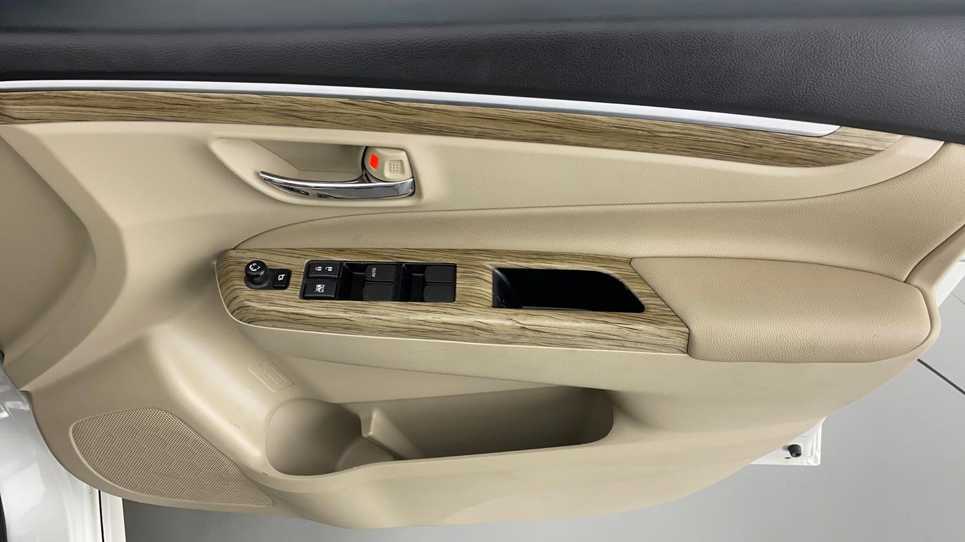 2021 Maruti Ciaz ALPHA 1.5 AT SHVS, Petrol, Automatic, 2,560 km, Driver Side Door Panels Control
