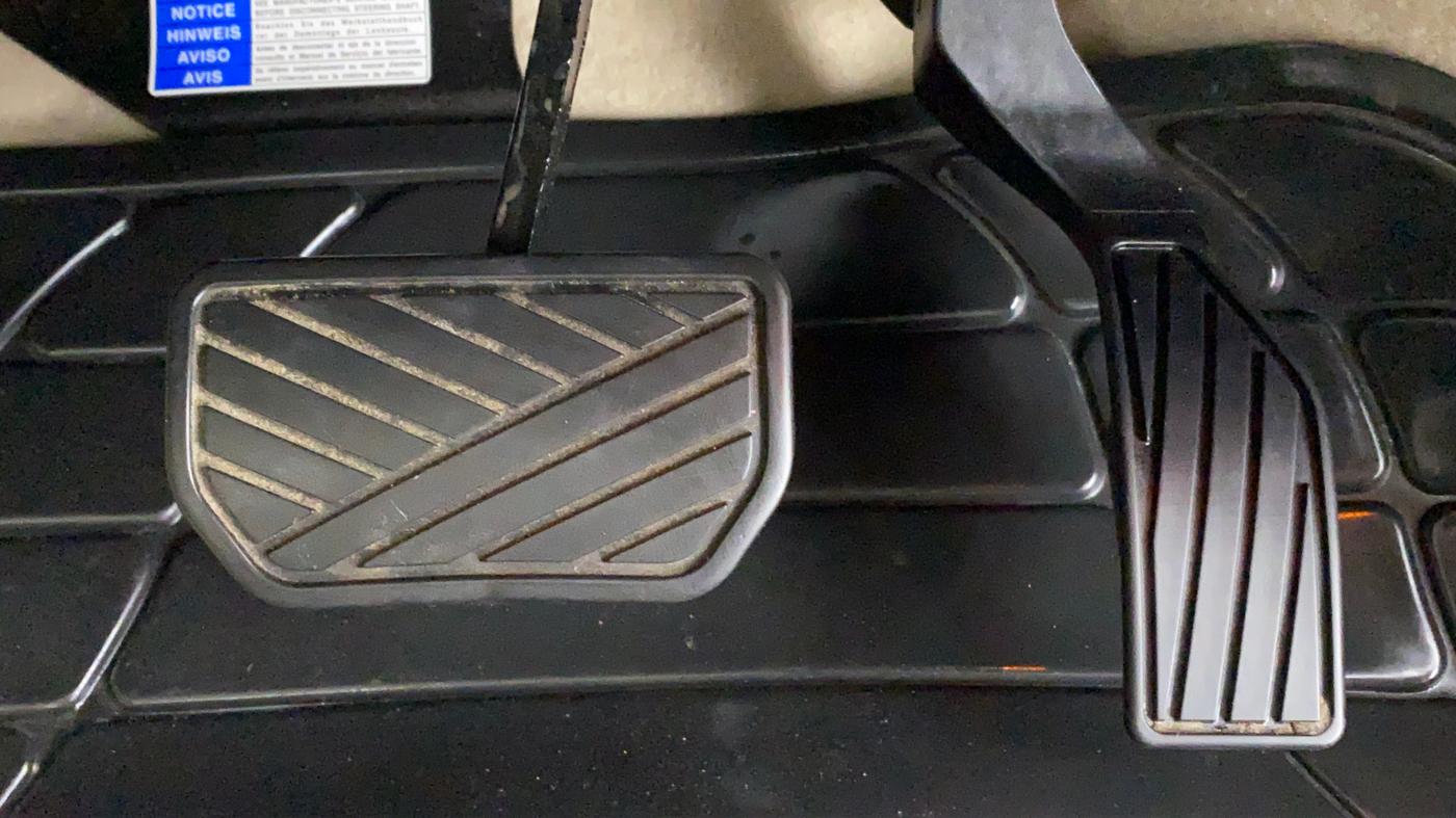 2021 Maruti Ciaz ALPHA 1.5 AT SHVS, Petrol, Automatic, 2,560 km, Pedals