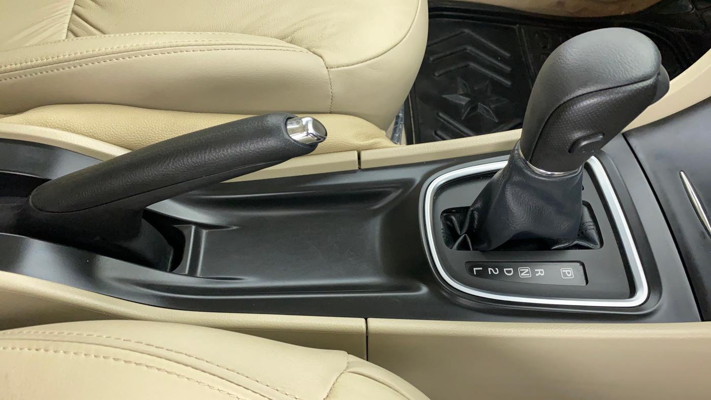 2021 Maruti Ciaz ALPHA 1.5 AT SHVS, Petrol, Automatic, 2,560 km, Gear Lever