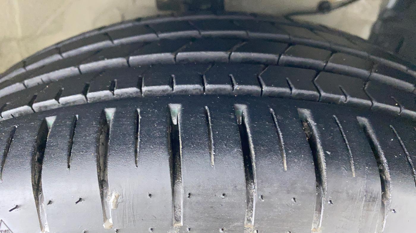 2021 Maruti Ciaz ALPHA 1.5 AT SHVS, Petrol, Automatic, 2,560 km, Right Front Tyre Tread