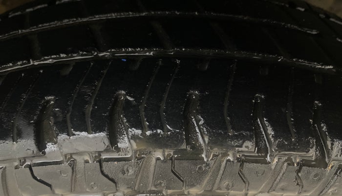 2015 Maruti Alto 800 LXI, Petrol, Manual, 99,471 km, Right Front Tyre Tread
