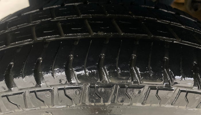 2015 Maruti Alto 800 LXI, Petrol, Manual, 99,471 km, Right Rear Tyre Tread