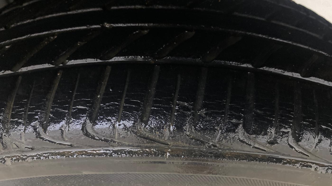 2015 Maruti Alto 800 LXI, Petrol, Manual, 99,471 km, Left Rear Tyre Tread