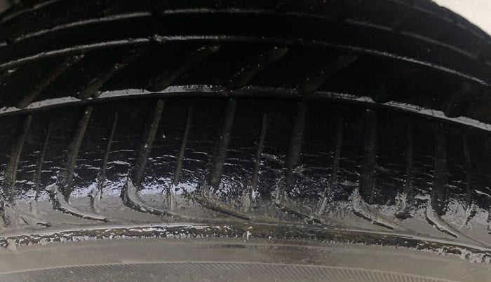 2015 Maruti Alto 800 LXI, Petrol, Manual, 99,471 km, Left Rear Tyre Tread