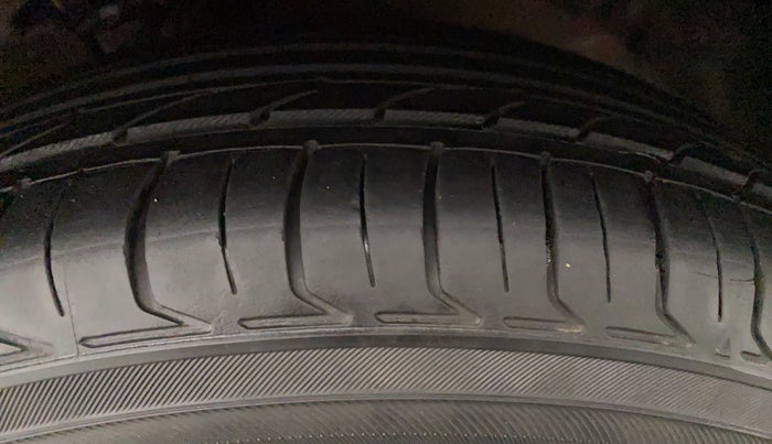 2018 Hyundai Grand i10 MAGNA 1.2 KAPPA VTVT, CNG, Manual, 52,464 km, Left Front Tyre Tread