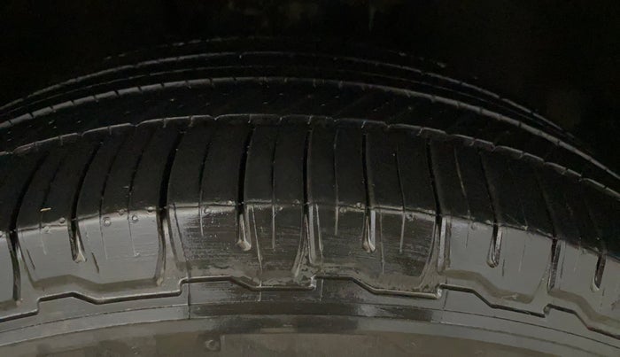 2021 Tata Safari XZA PLUS, Diesel, Automatic, 72,667 km, Right Front Tyre Tread