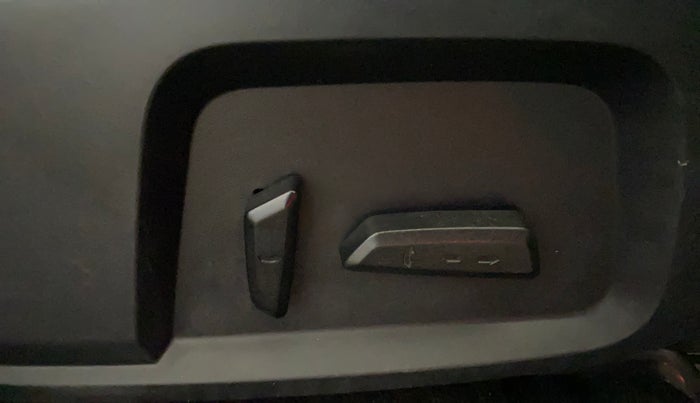 2021 Tata Safari XZA PLUS, Diesel, Automatic, 72,667 km, Driver Side Adjustment Panel