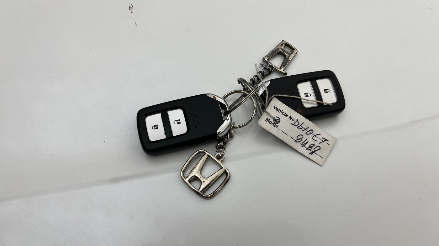 2016 Honda BR-V 1.5L I-VTEC V CVT, Petrol, Automatic, 1,00,202 km, Key Close Up