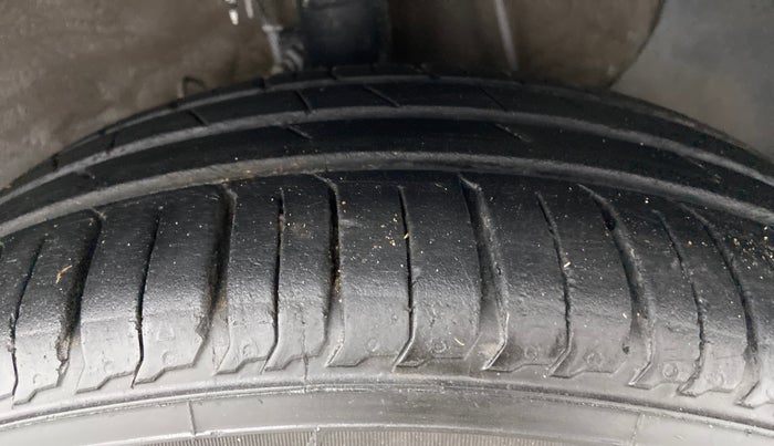 2018 Hyundai Verna 1.4 VTVT E, Petrol, Manual, 66,809 km, Right Front Tyre Tread