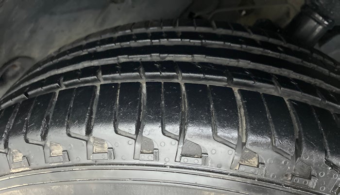 2014 Renault Duster 85 PS RXL OPT, Diesel, Manual, 85,351 km, Right Front Tyre Tread