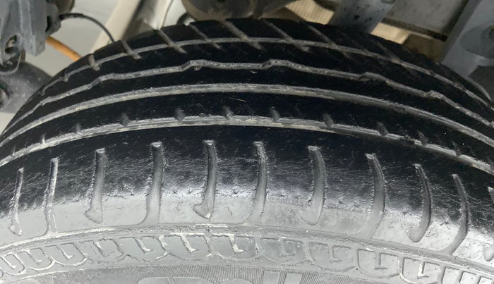 2014 Renault Duster 85 PS RXL OPT, Diesel, Manual, 85,351 km, Left Rear Tyre Tread