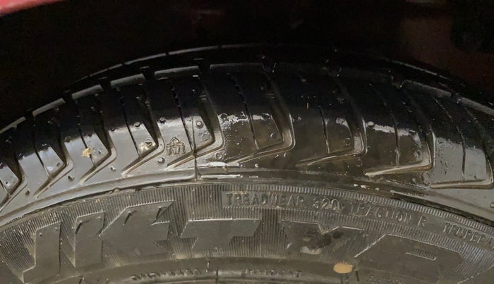 2018 Hyundai Eon ERA +, Petrol, Manual, 42,752 km, Right Front Tyre Tread