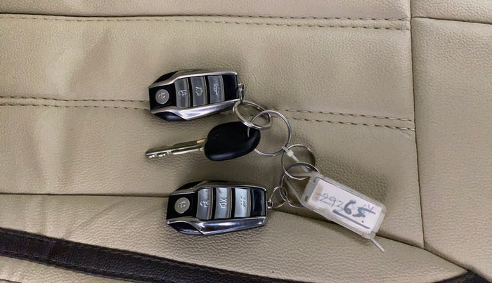 2018 Hyundai Eon ERA +, Petrol, Manual, 42,752 km, Key Close Up