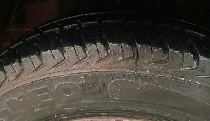 2018 Hyundai Eon ERA +, Petrol, Manual, 42,752 km, Left Front Tyre Tread