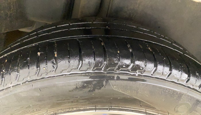 2018 Maruti Ciaz ALPHA DIESEL 1.3, Diesel, Manual, 97,854 km, Right Rear Tyre Tread