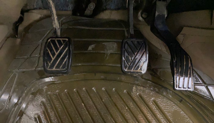 2018 Maruti Ciaz ALPHA DIESEL 1.3, Diesel, Manual, 97,854 km, Pedals