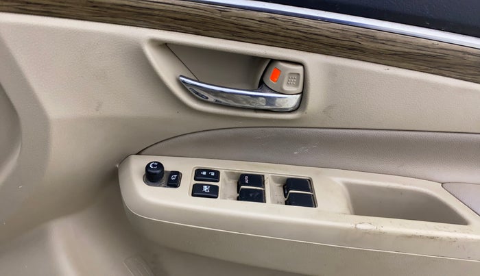 2018 Maruti Ciaz ALPHA DIESEL 1.3, Diesel, Manual, 97,854 km, Driver Side Door Panels Control