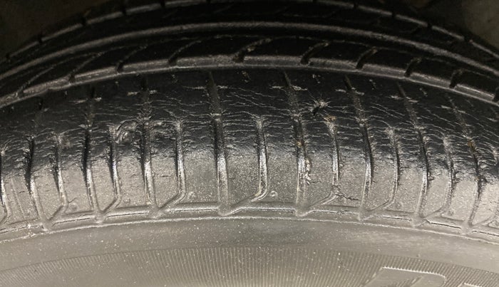 2018 Hyundai Elite i20 ASTA 1.2, Petrol, Manual, 39,856 km, Right Front Tyre Tread