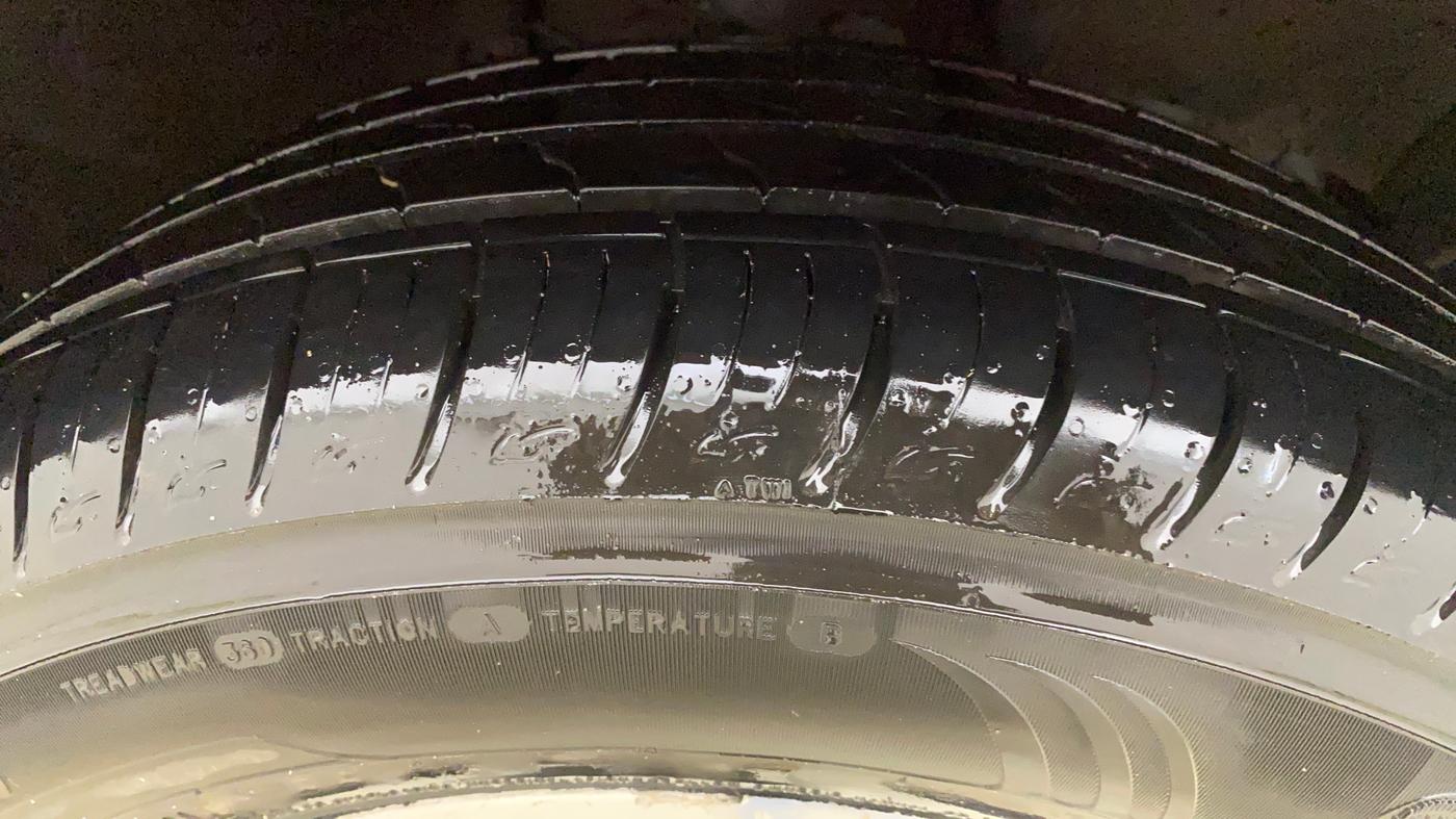 2017 Nissan Terrano XV D PREMIUM AMT, Diesel, Automatic, 1,14,508 km, Right Front Tyre Tread