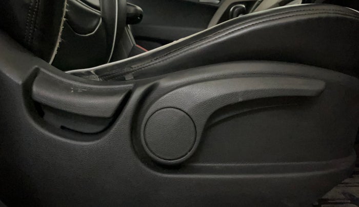 2017 Hyundai Creta SX PLUS 1.6 PETROL, Petrol, Manual, 58,764 km, Driver Side Adjustment Panel