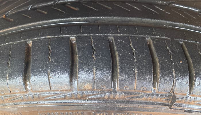 2014 Volkswagen Polo HIGHLINE1.2L, Petrol, Manual, 77,857 km, Right Front Tyre Tread