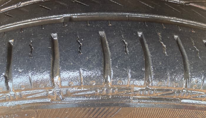 2014 Volkswagen Polo HIGHLINE1.2L, Petrol, Manual, 77,857 km, Left Front Tyre Tread