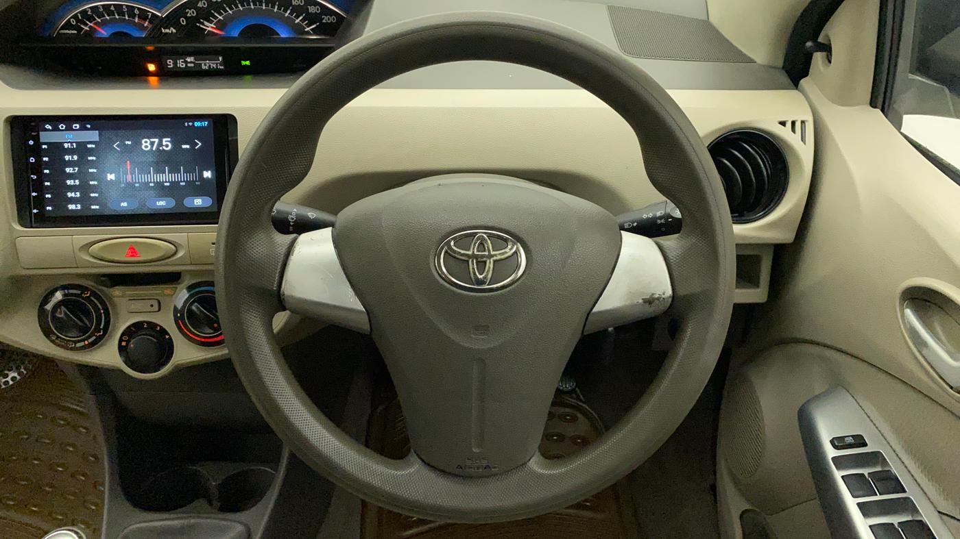 2015 Toyota Etios V, Petrol, Manual, 63,018 km, Steering Wheel Close Up