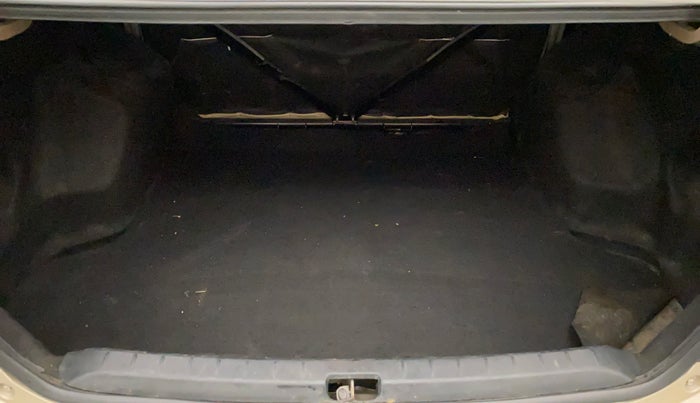 2015 Toyota Etios V, Petrol, Manual, 63,018 km, Boot Inside