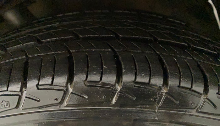 2015 Toyota Etios V, Petrol, Manual, 63,018 km, Left Front Tyre Tread