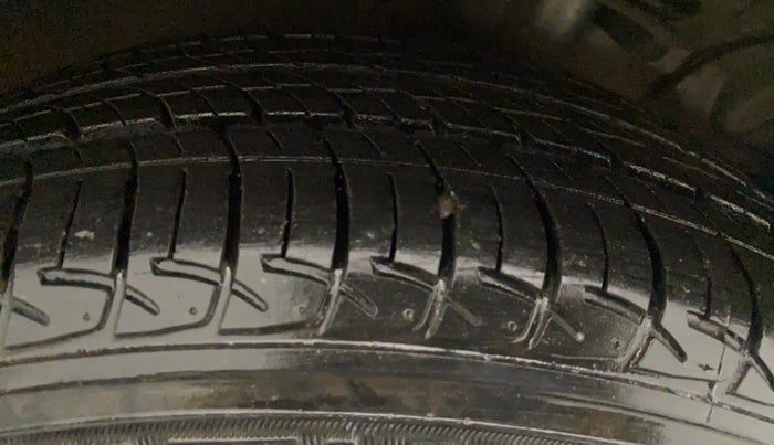 2015 Toyota Etios V, Petrol, Manual, 63,018 km, Right Rear Tyre Tread