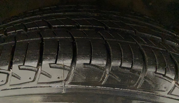 2015 Toyota Etios V, Petrol, Manual, 63,018 km, Left Rear Tyre Tread