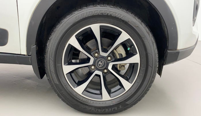 2021 Tata NEXON XZA PLUS SUNROOF DIESEL DUAL TONE, Diesel, Automatic, 29,671 km, Right Front Wheel